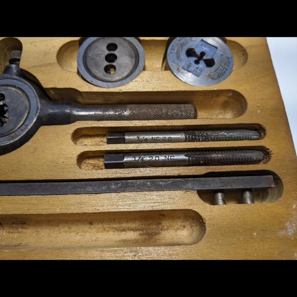 Greenfield Tap & Die Tool Set A-1 Little Giant Screw Plate Wood Box - INCOMPLETE - Picture 5 of 15